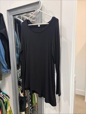 Old Navy Black Long Sleeve Scoop Neck Swing Top
